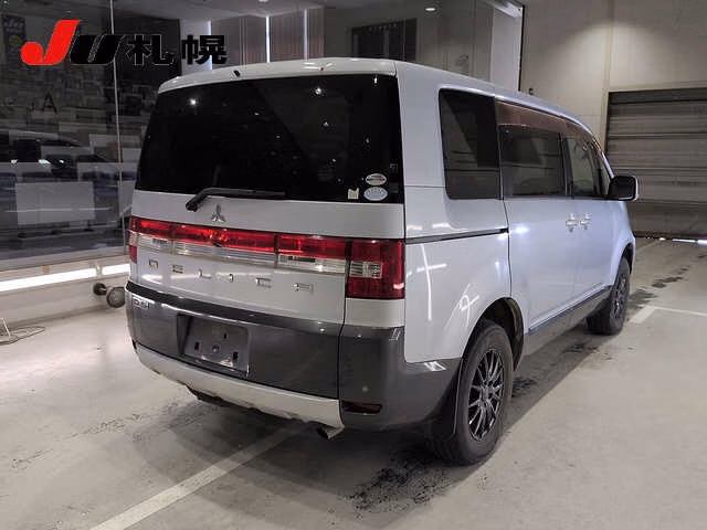 MITSUBISHI DELICA D:5