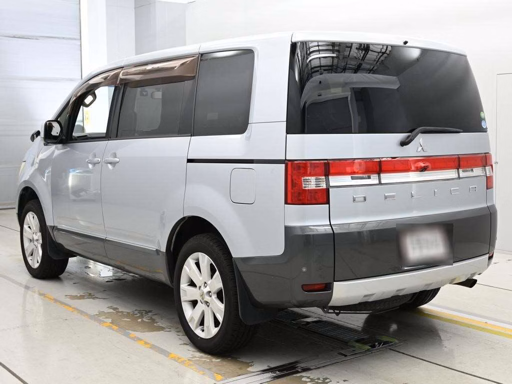 MITSUBISHI DELICA D:5