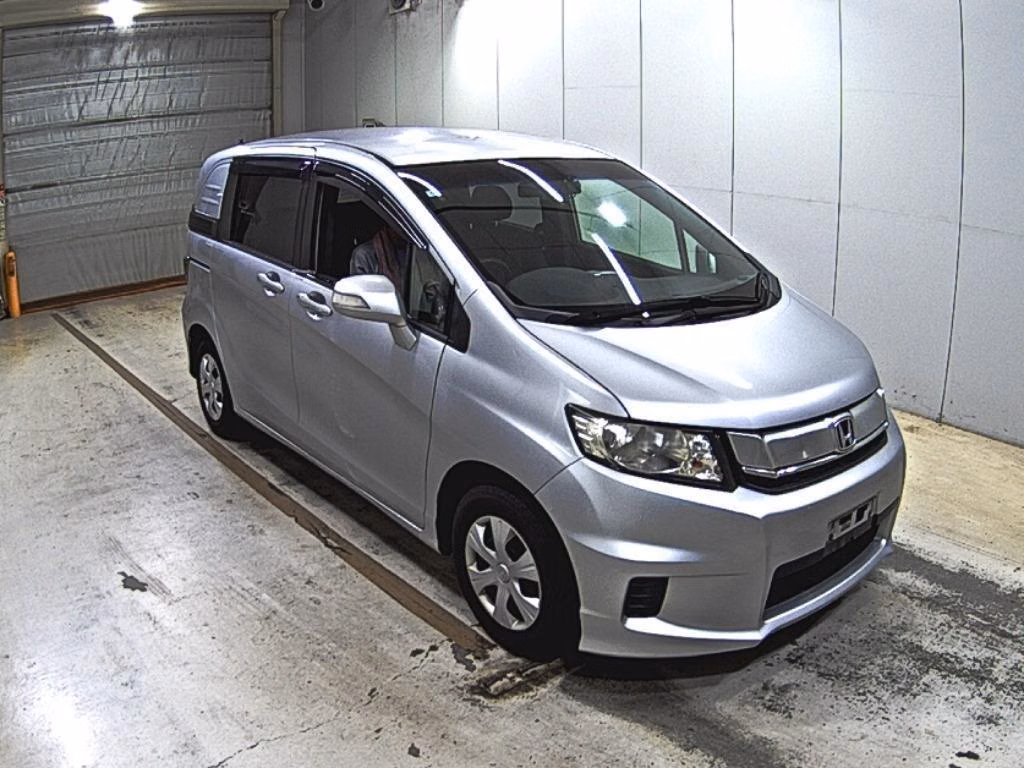 HONDA FREED SPIKE