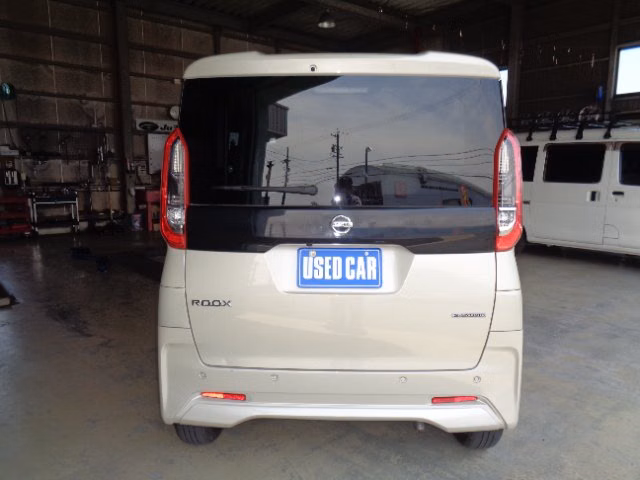 NISSAN ROOX