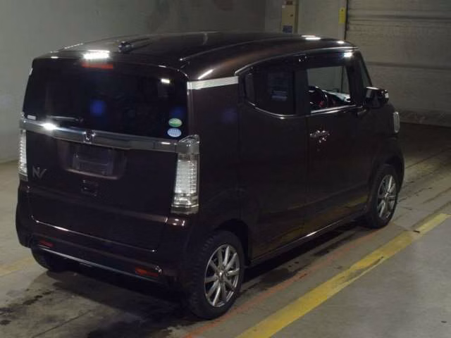 HONDA N-BOX SLASH
