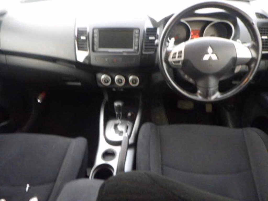 MITSUBISHI OUTLANDER