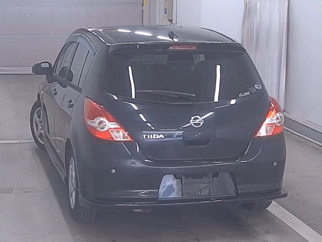NISSAN TIIDA