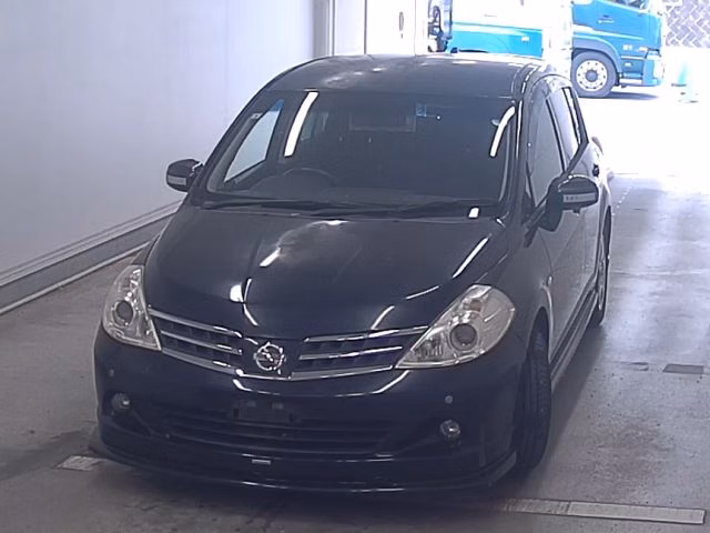 NISSAN TIIDA