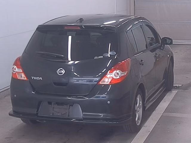 NISSAN TIIDA