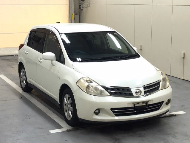 NISSAN TIIDA