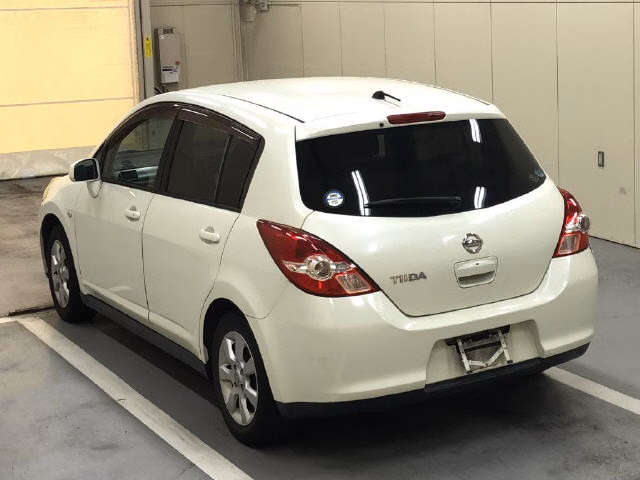 NISSAN TIIDA