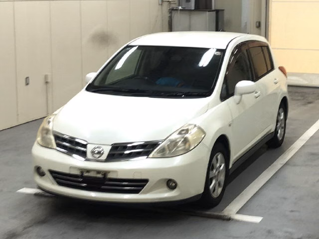 NISSAN TIIDA