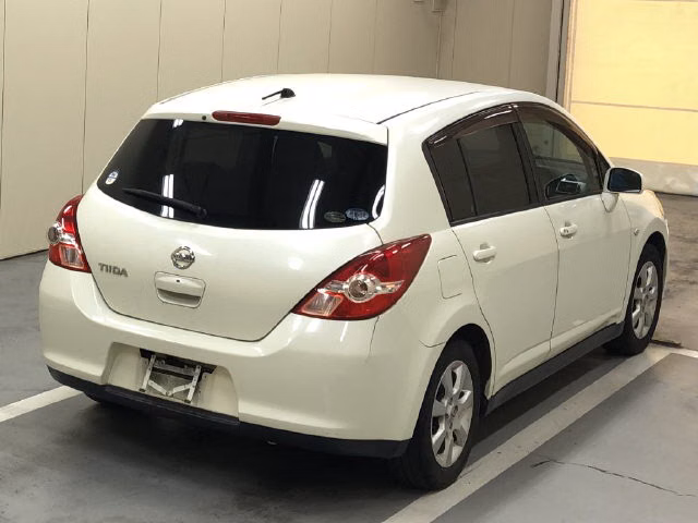 NISSAN TIIDA