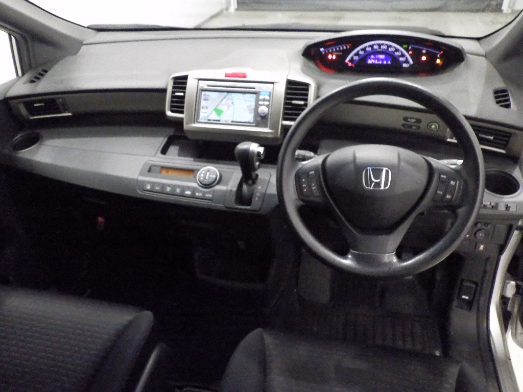 HONDA FREED SPIKE