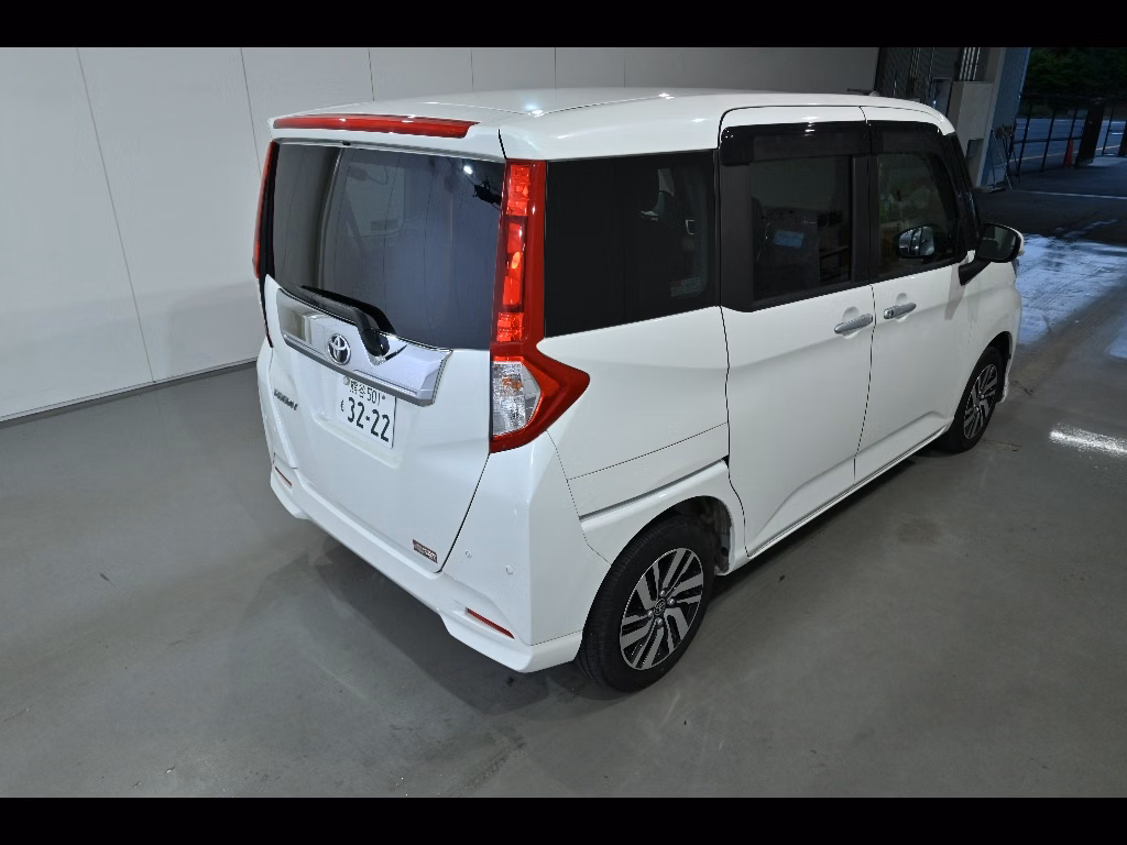TOYOTA ROOMY