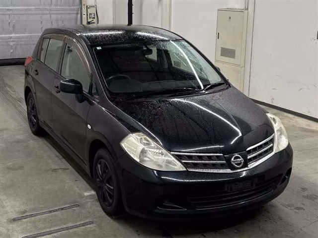 NISSAN TIIDA