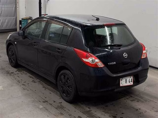 NISSAN TIIDA
