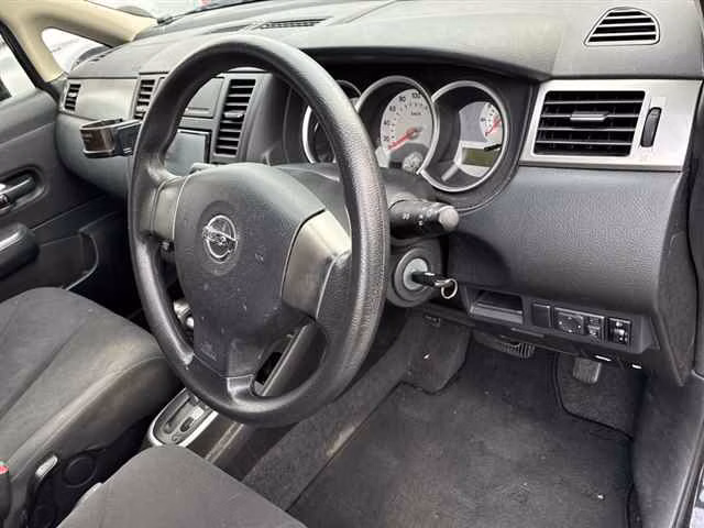 NISSAN TIIDA