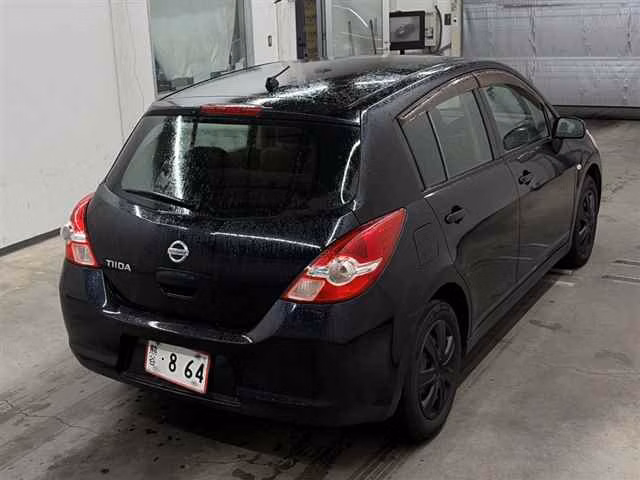 NISSAN TIIDA