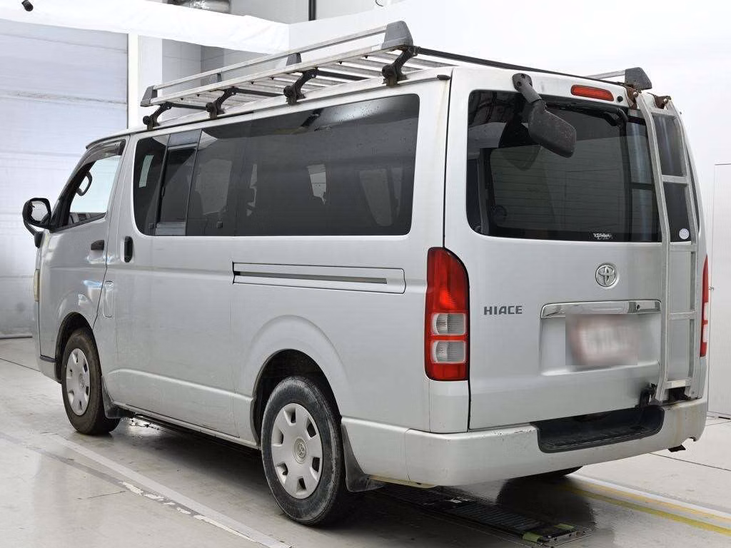 TOYOTA REGIUS ACE