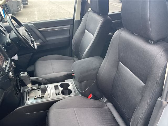 MITSUBISHI PAJERO