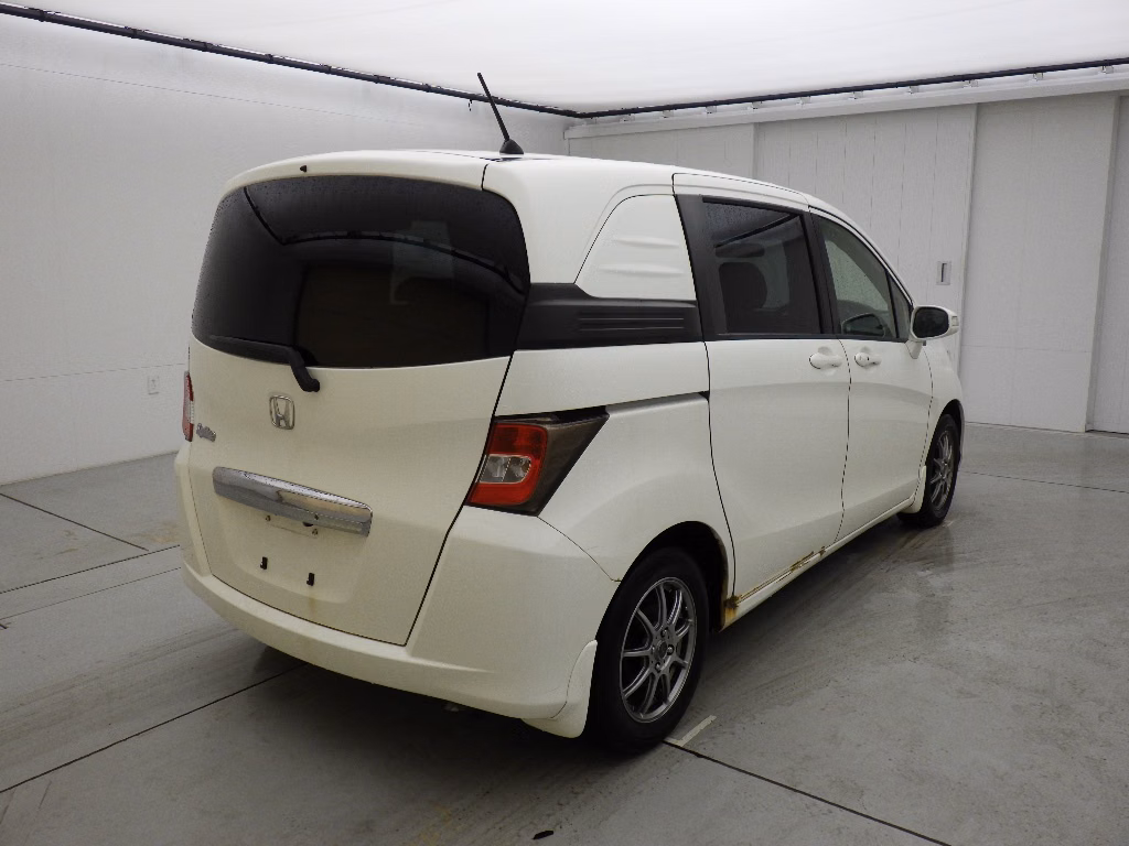 HONDA FREED SPIKE