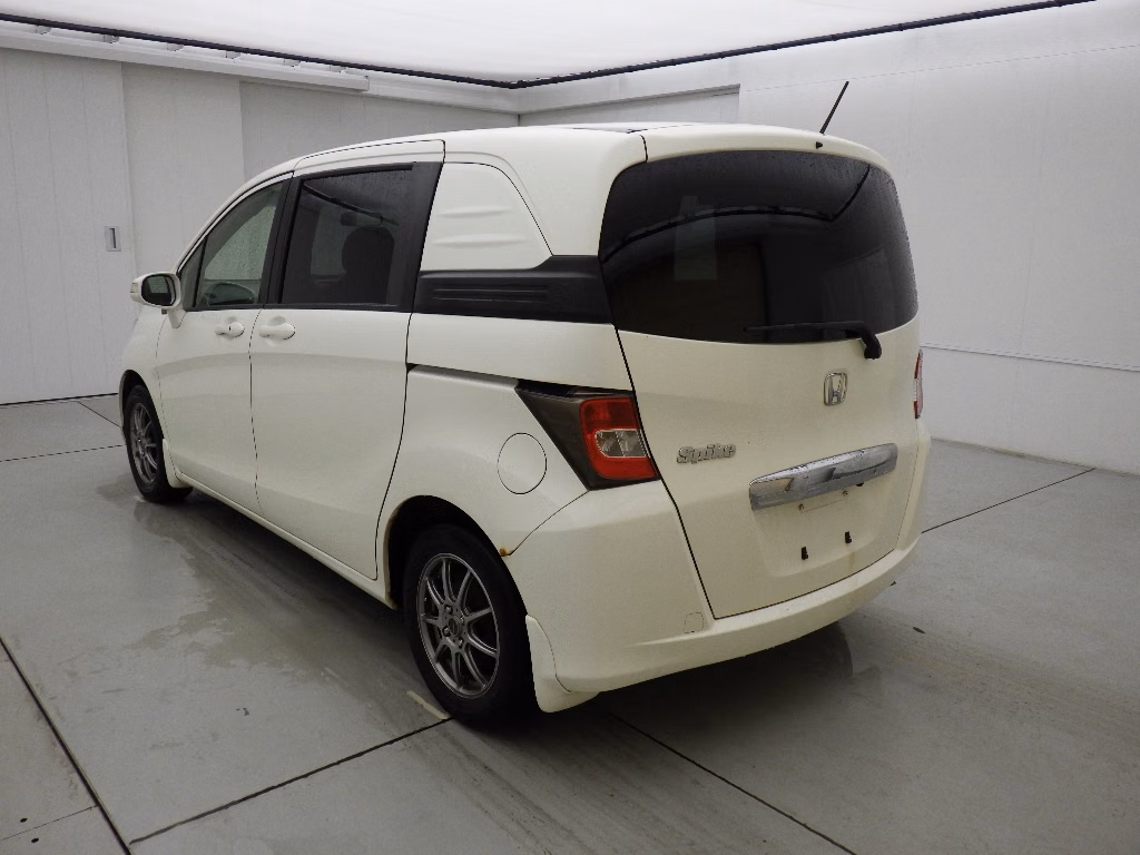 HONDA FREED SPIKE