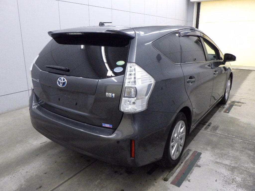 TOYOTA PRIUS ALPHA