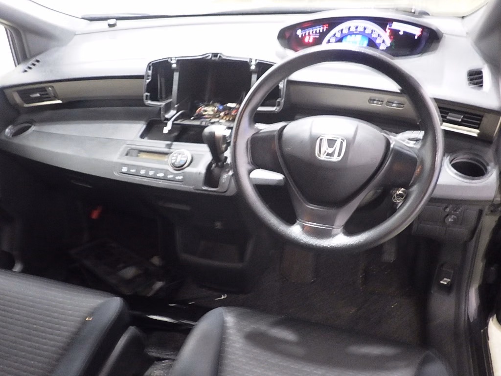 HONDA FREED SPIKE