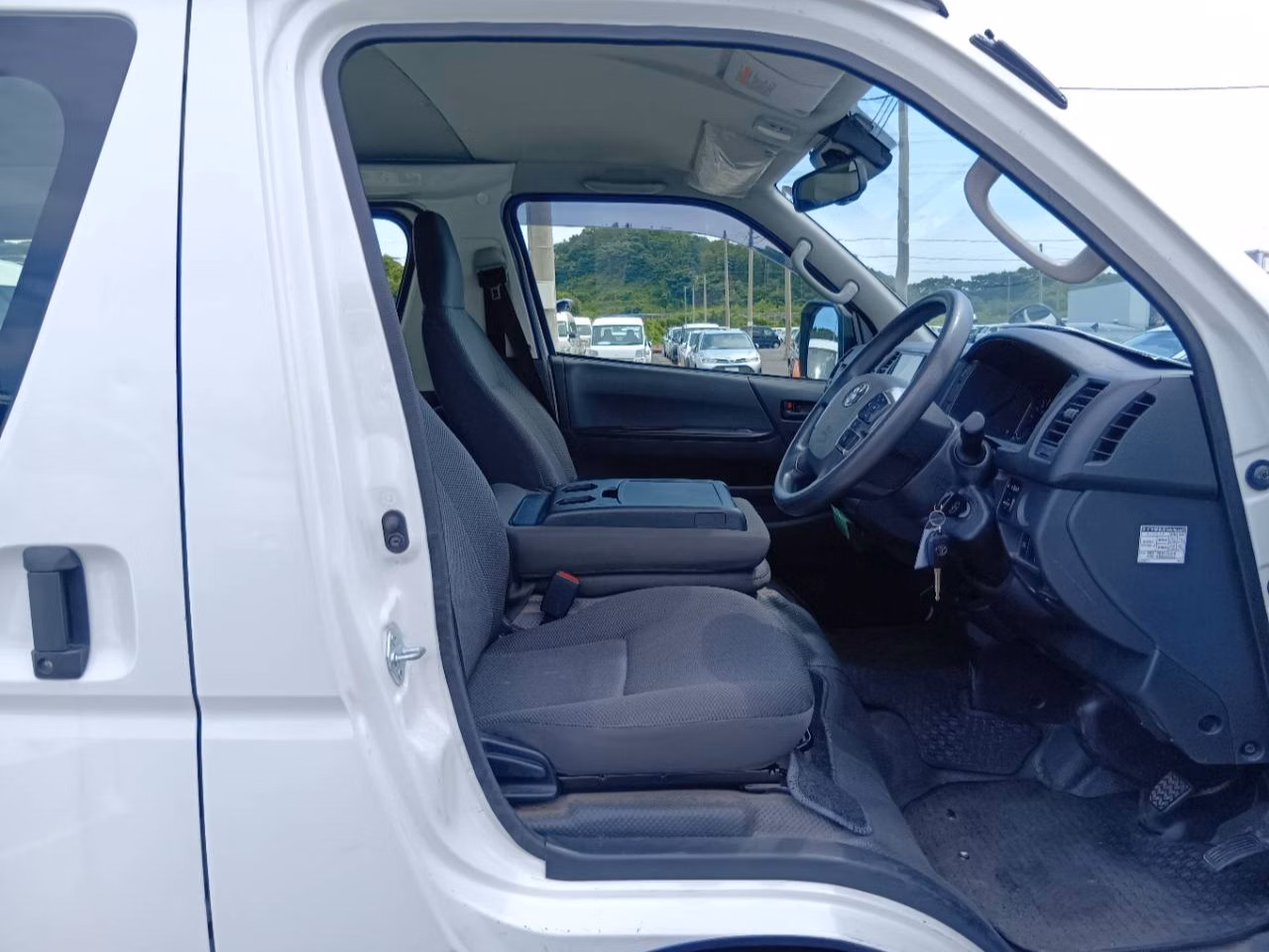 TOYOTA REGIUS ACE