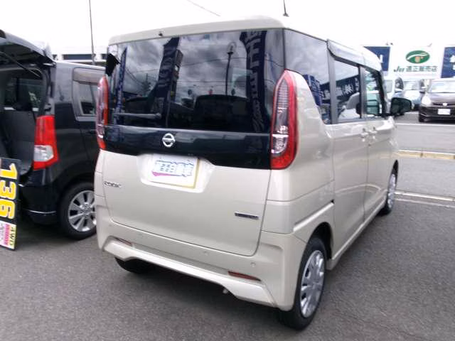 NISSAN ROOX