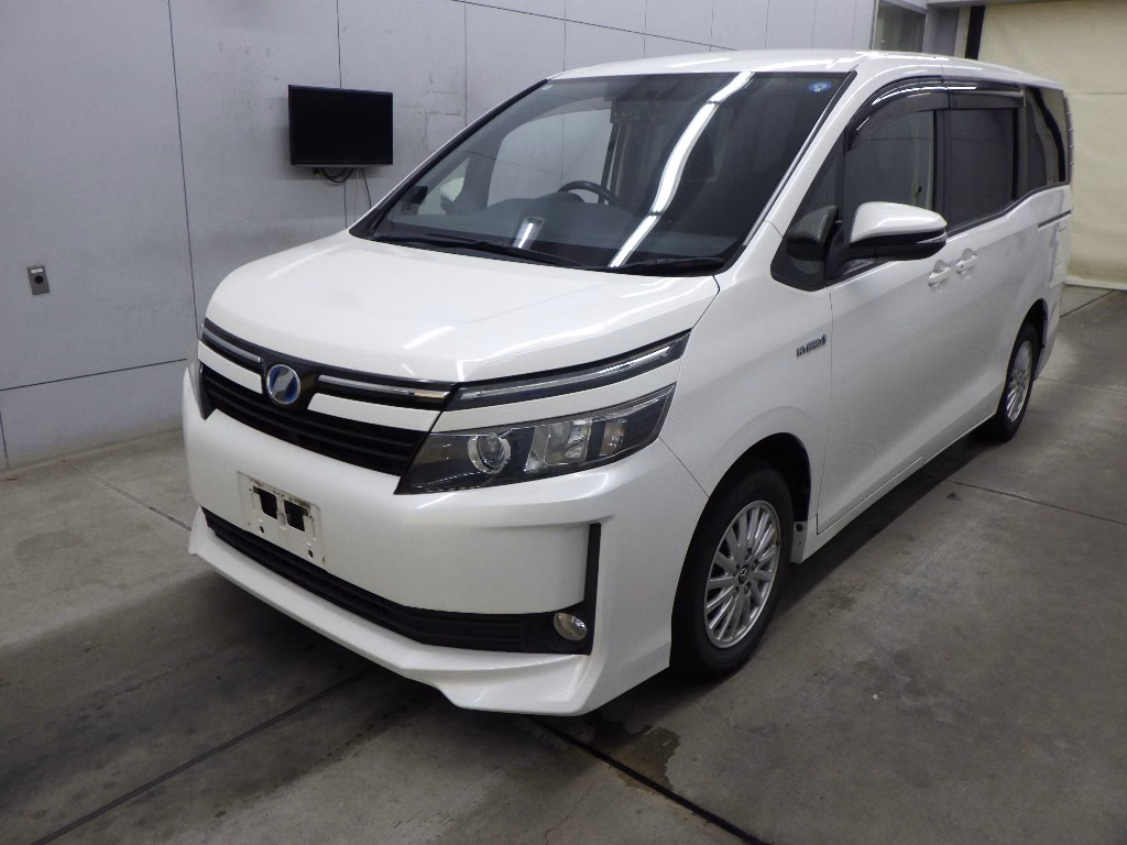 TOYOTA VOXY