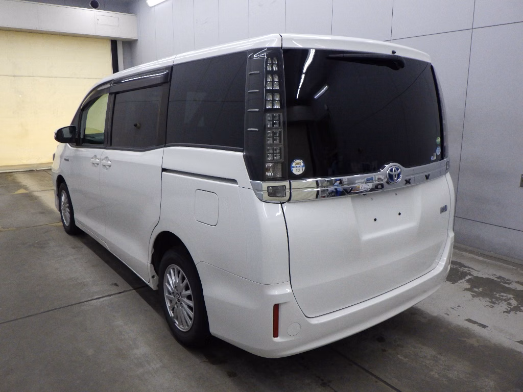 TOYOTA VOXY