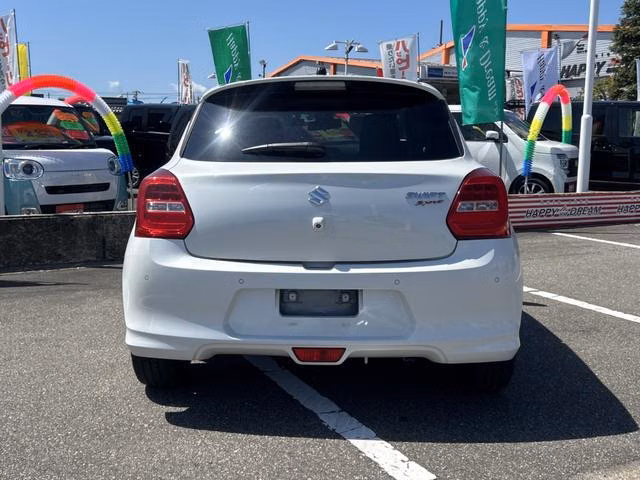 SUZUKI SWIFT