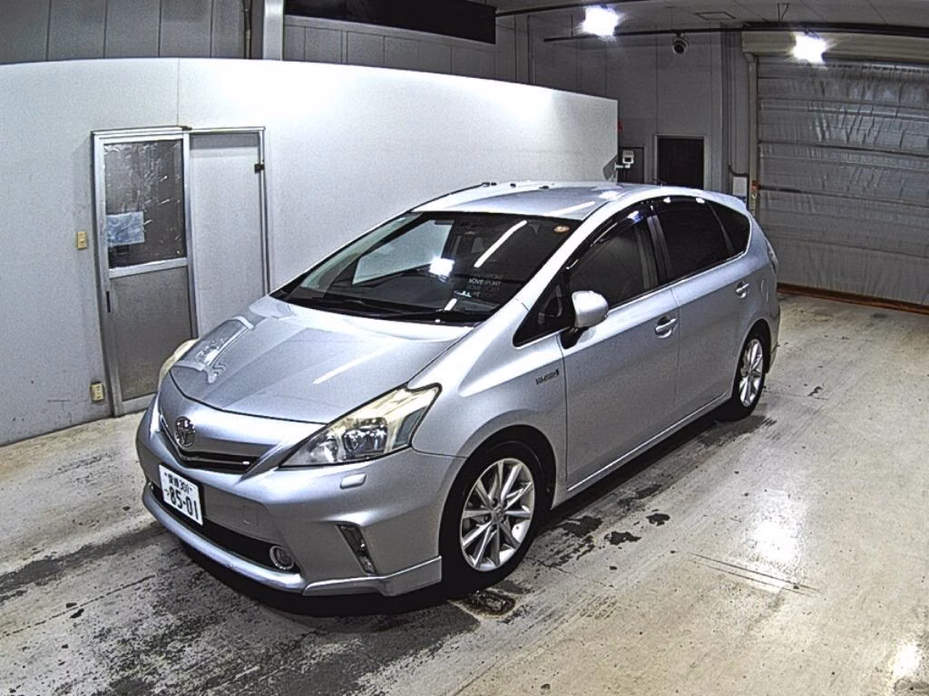TOYOTA PRIUS ALPHA