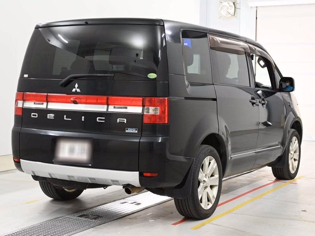 MITSUBISHI DELICA D:5