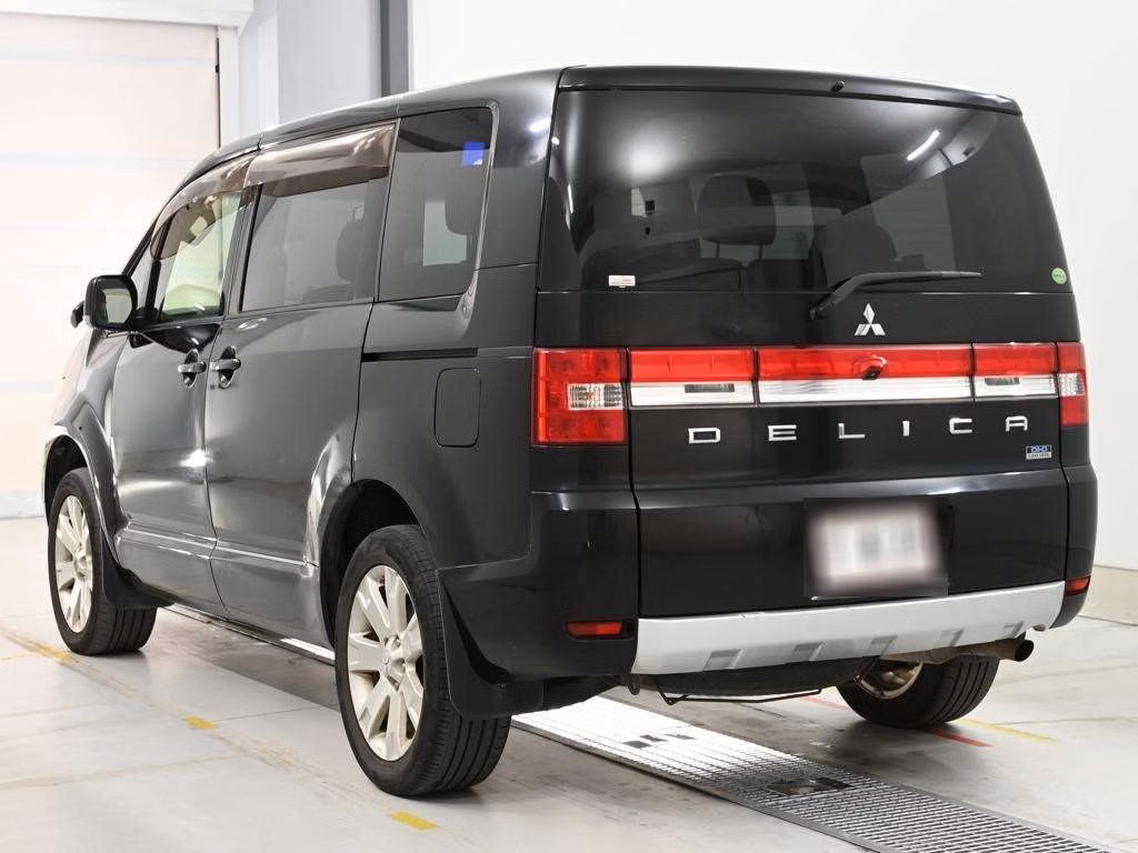 MITSUBISHI DELICA D:5