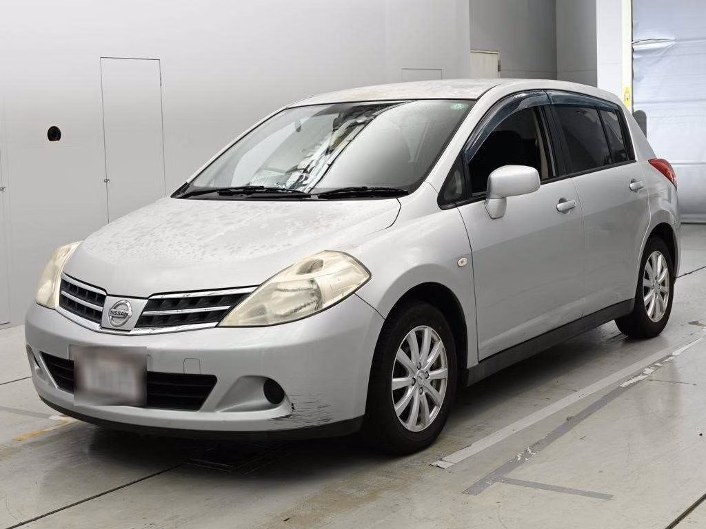 NISSAN TIIDA