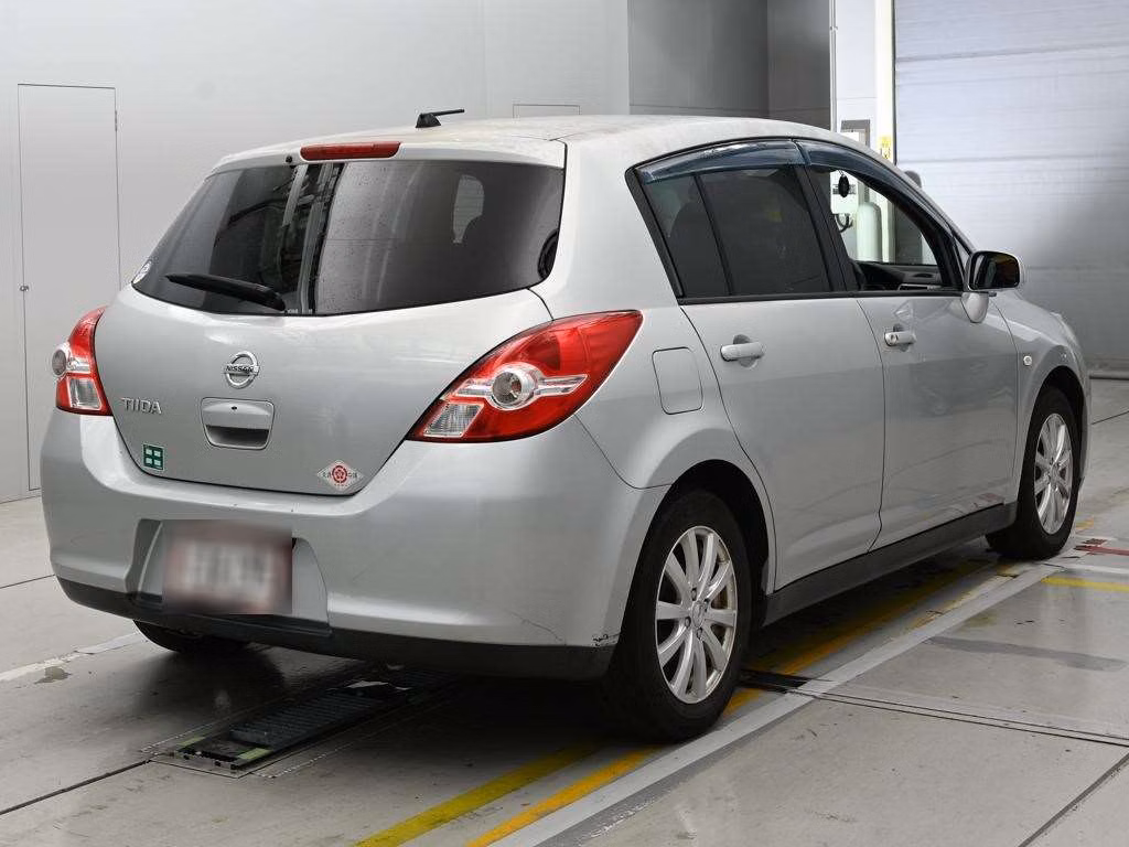 NISSAN TIIDA