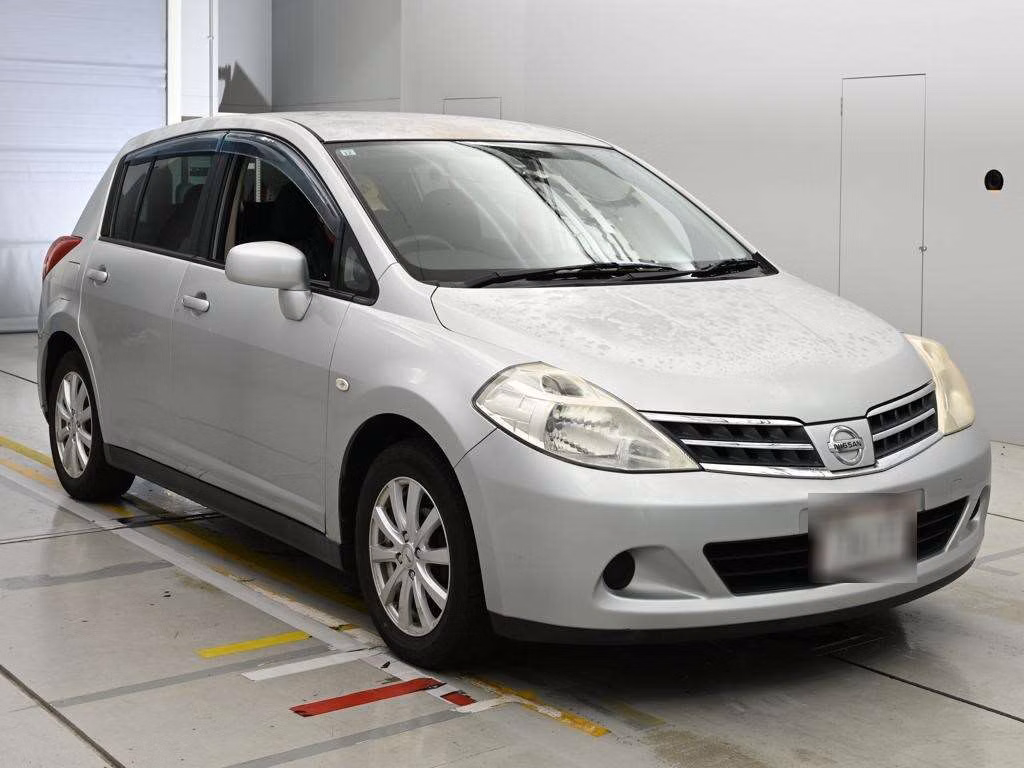 NISSAN TIIDA
