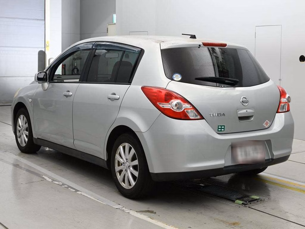 NISSAN TIIDA