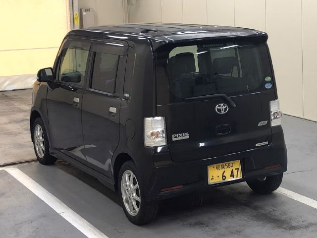 TOYOTA PIXIS SPACE