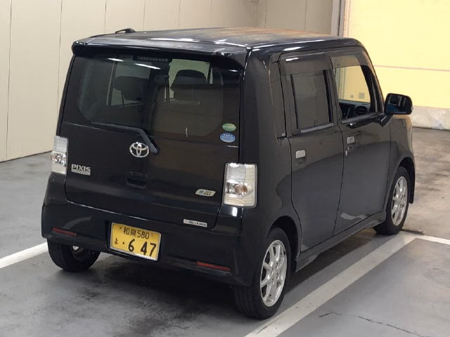 TOYOTA PIXIS SPACE