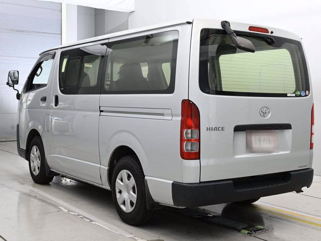 TOYOTA REGIUS ACE