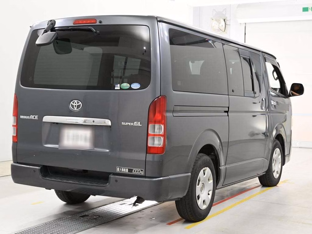 TOYOTA REGIUS ACE