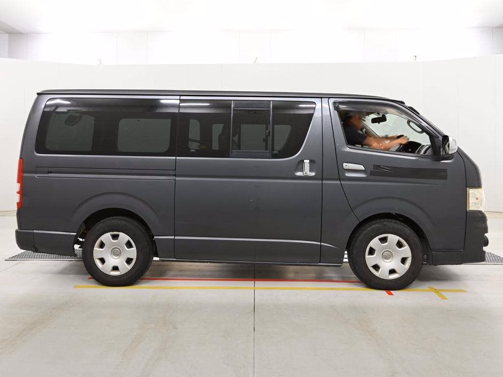 TOYOTA REGIUS ACE