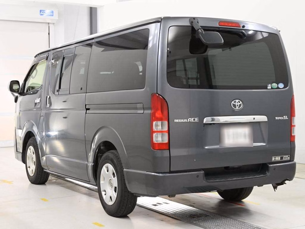 TOYOTA REGIUS ACE