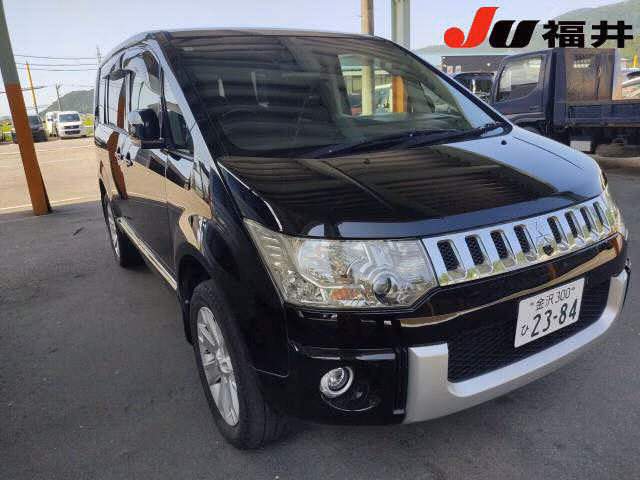 MITSUBISHI DELICA D:5