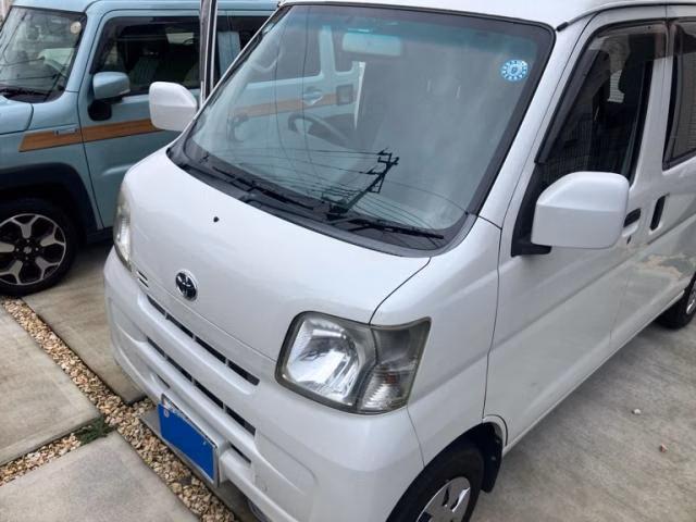 TOYOTA PIXIS VAN