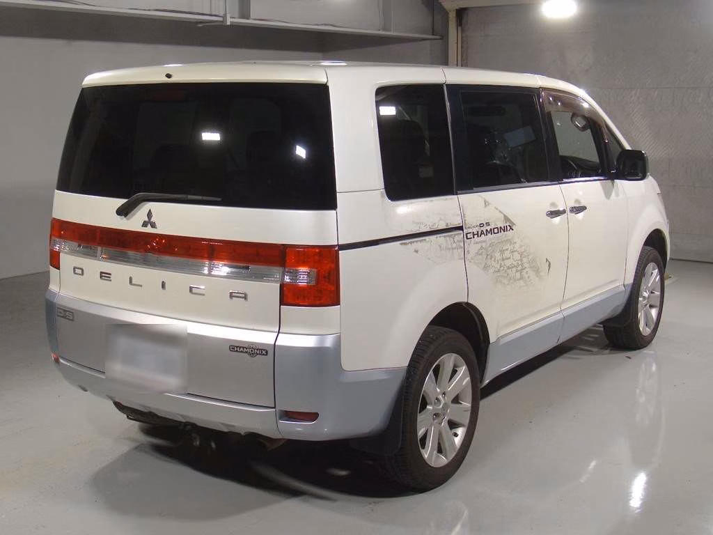 MITSUBISHI DELICA D:5