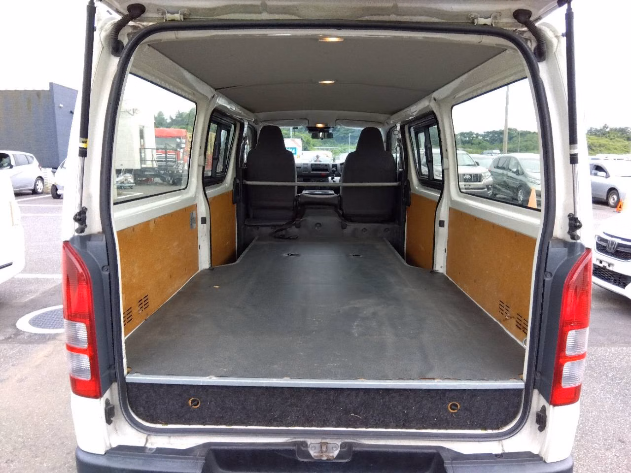 TOYOTA REGIUS ACE