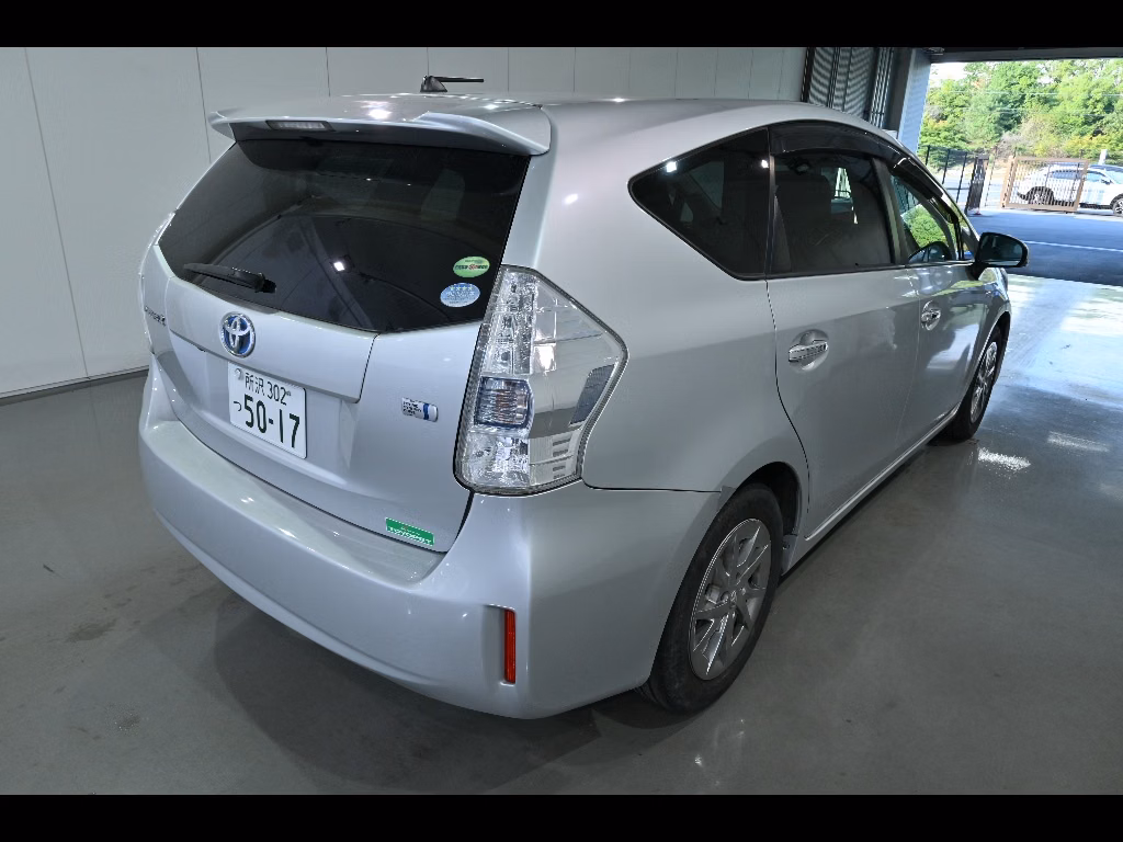 TOYOTA PRIUS ALPHA