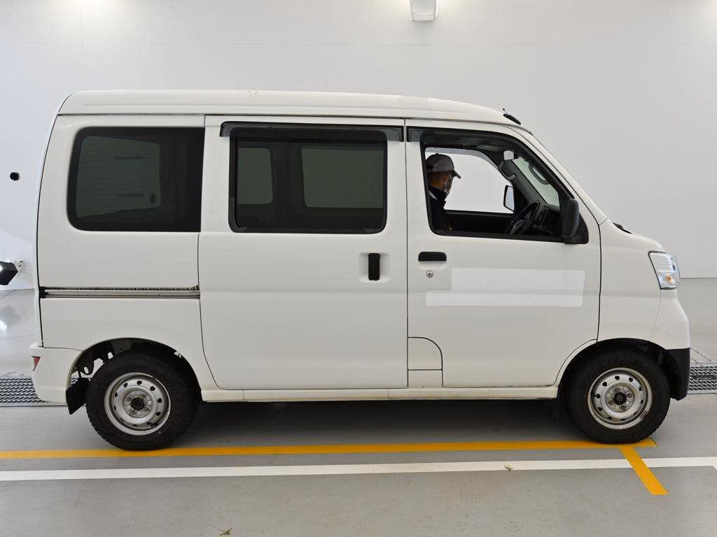 TOYOTA PIXIS VAN