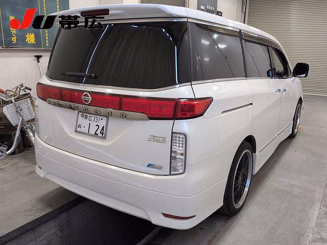 NISSAN ELGRAND